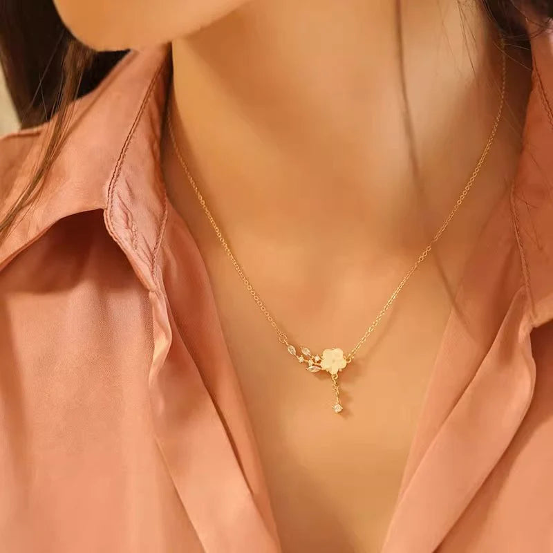 Charming Flower Necklace