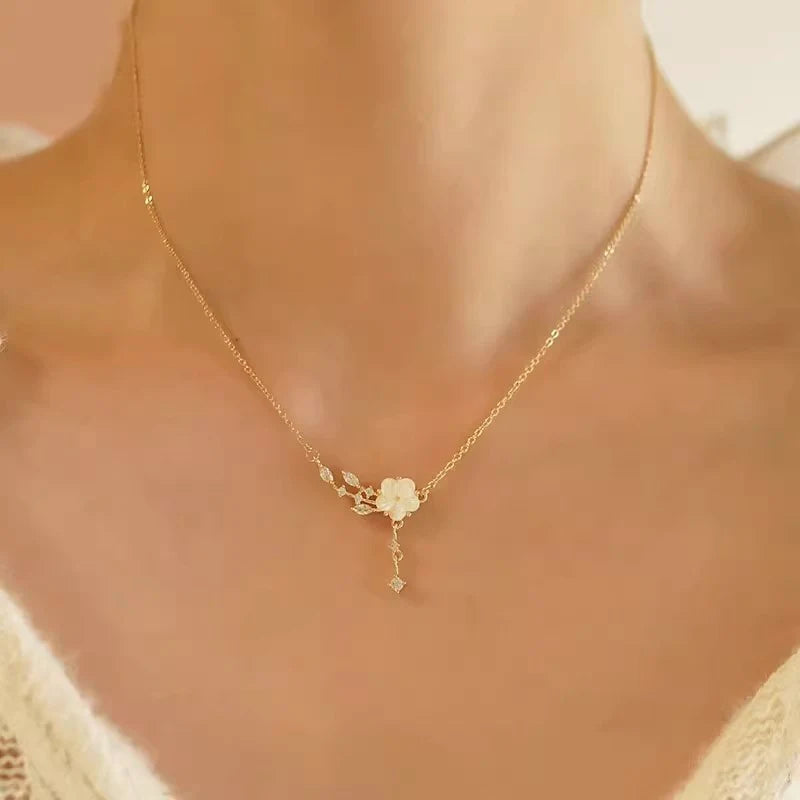 Charming Flower Necklace