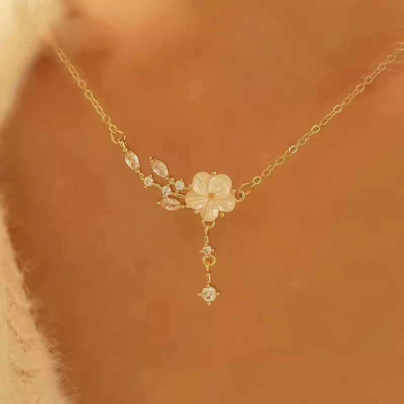 Charming Flower Necklace