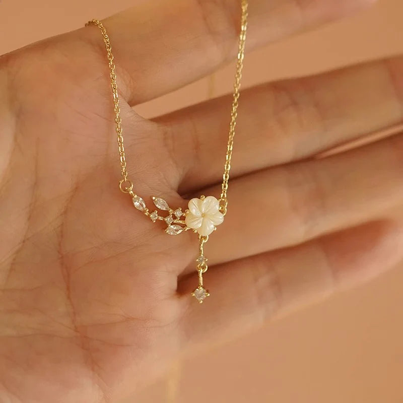 Charming Flower Necklace